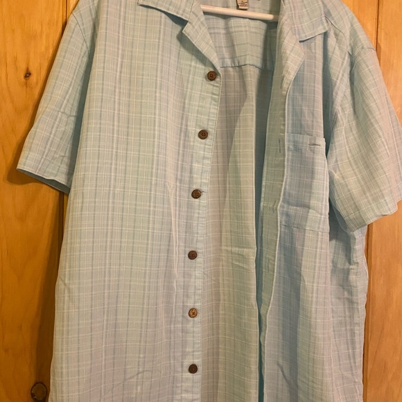 Island Shores Men’s Light Blue Short Sleeve Button Down Shirt - Picture 5 of 6